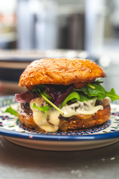 5-Elements burger with spelt bun, beef patty, mirabelle ketchup, cheese, and onion mustard sauce.
