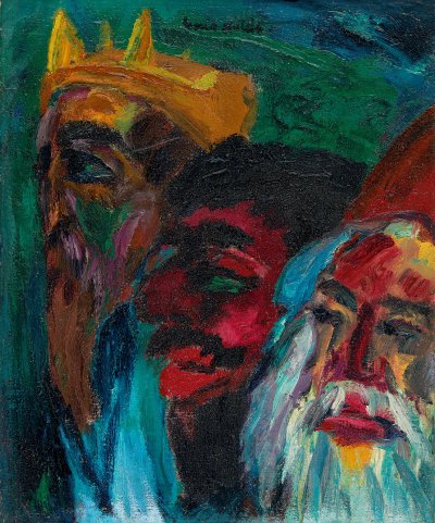 Drei b&auml;rtige M&auml;nnerk&ouml;pfe im seitlichen Profil, einer mit Krone, vor gr&uuml;n-dunkelblauem Hintergrund.